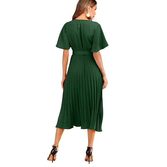 🎉 HOST PICK | New✨ Elegant Hunter Green Pleated Flounce Dress - Picture 3 of 11